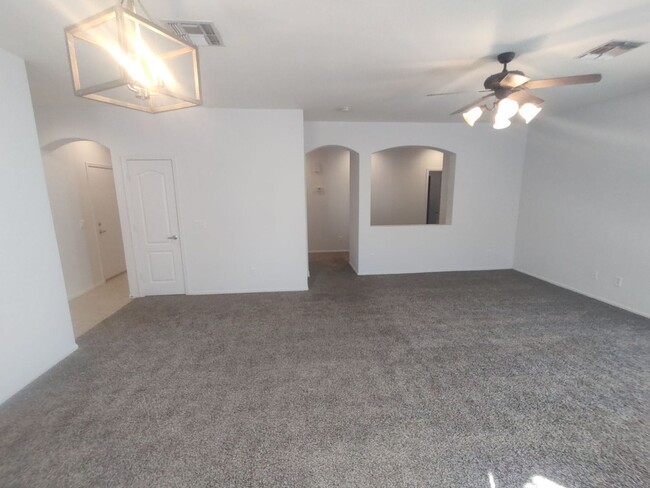 Building Photo - Beautiful 3 Bedroom 2 Bath - Gilbert