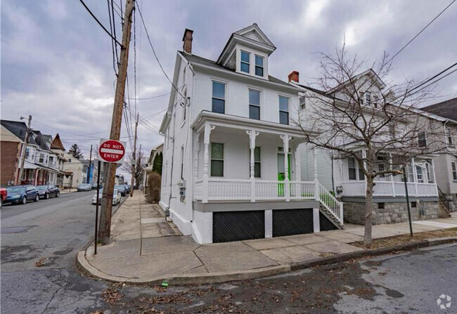 Building Photo - 720 High St