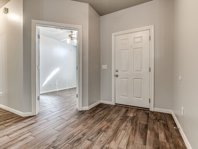 Foto del edificio - Well kept home in Edmond + 3 bedrooms + Office + Edmond Schools