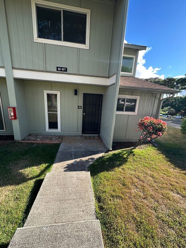 Building Photo - Upgraded 2 Level Townhouse with Ocean View...