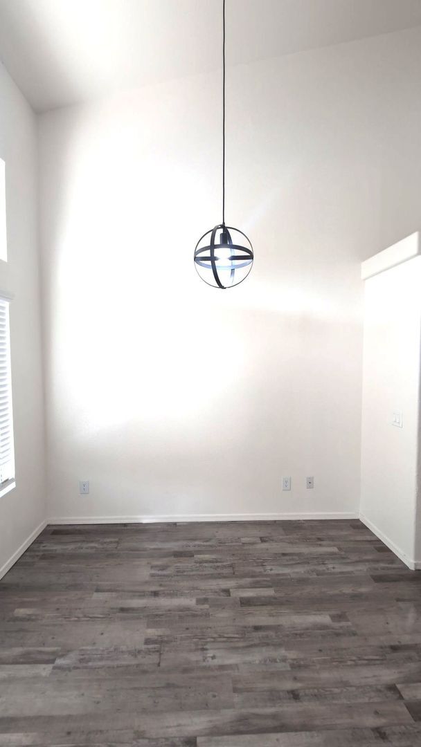 Building Photo - 2098 E Mallard Ct