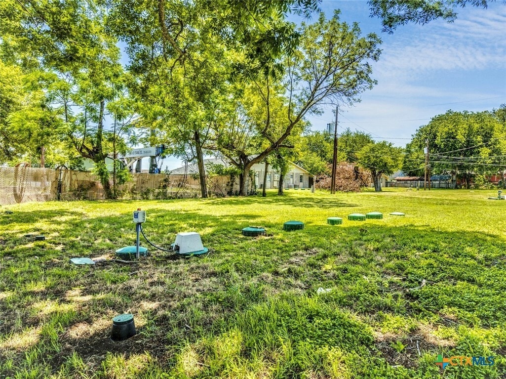 Foto del edificio - 744 Old Martindale Rd