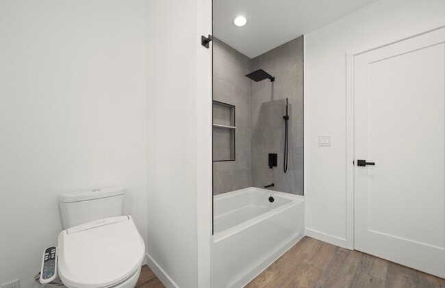 Shared Bath - 6822 Ethel Ave