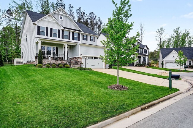 Building Photo - 4 Bedroom Executive Home located in Magnolia Green