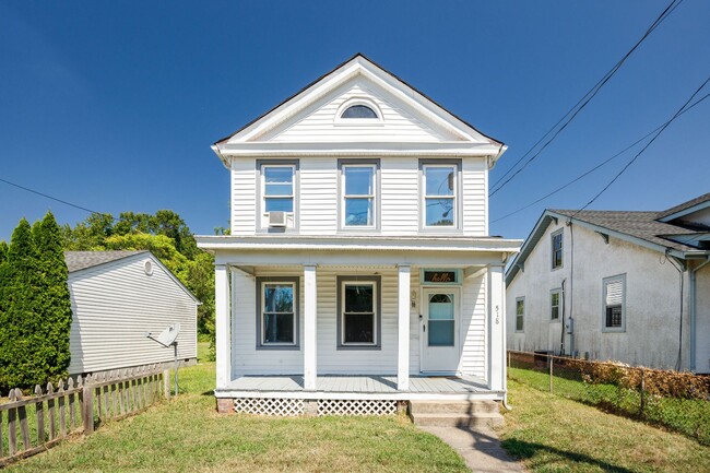 Building Photo - 3 Bedroom/1.5 Bath Northside Home ***Avail...