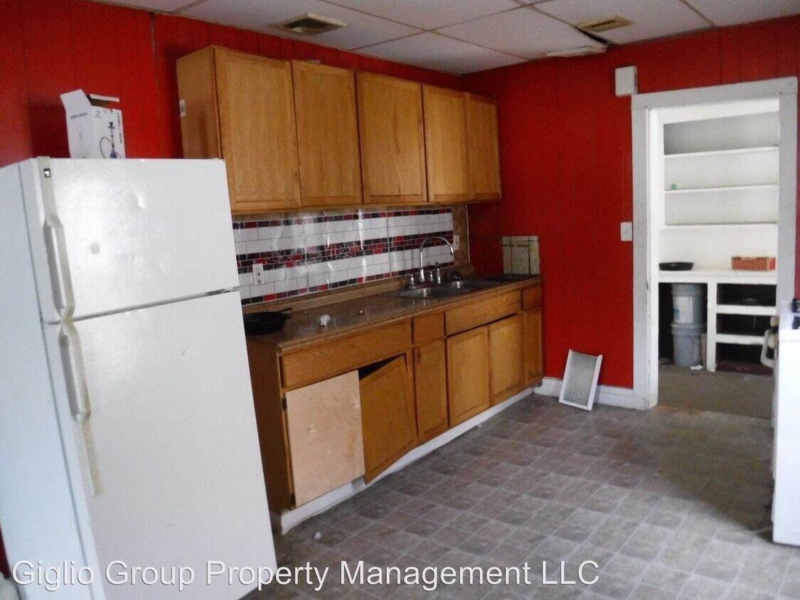 13011303 N Washington Ave, Scranton, PA 18509 Room for Rent in