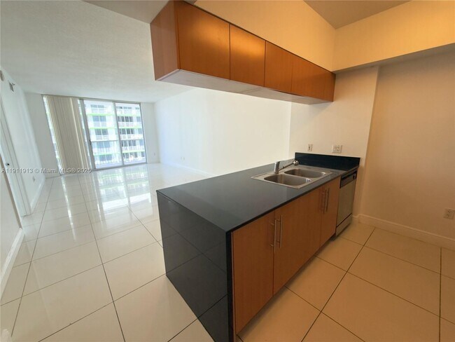 Foto del edificio - 1750 N Bayshore Dr