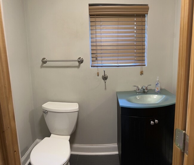 Bathroom - 4842 Hatfield St