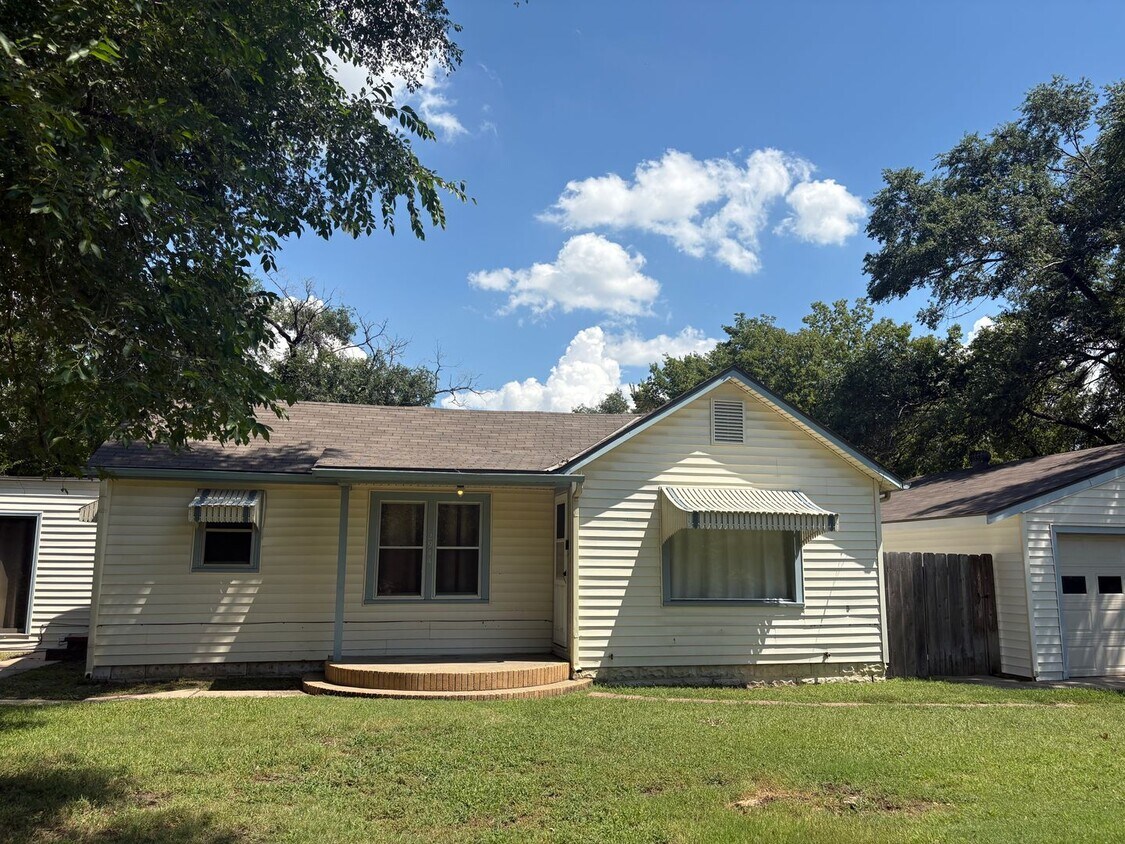 Primary Photo - Beautiful 3 bedroom 2 bathroom