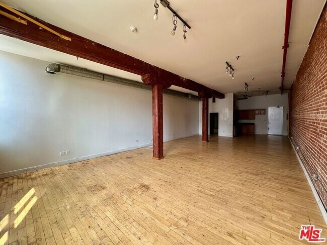 Building Photo - 726 S Santa Fe Ave