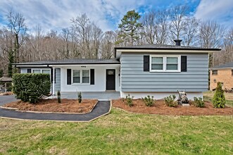 Building Photo - 1404 Nottingham Rd