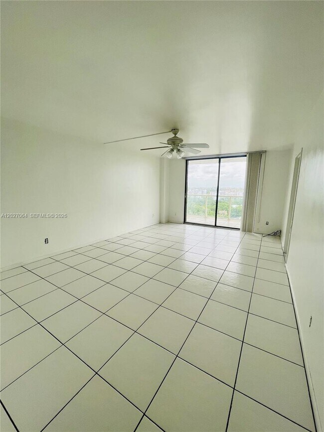 Foto del edificio - 13499 Biscayne Blvd