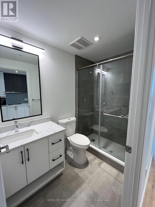 Photo du bâtiment - 741-741 King St W