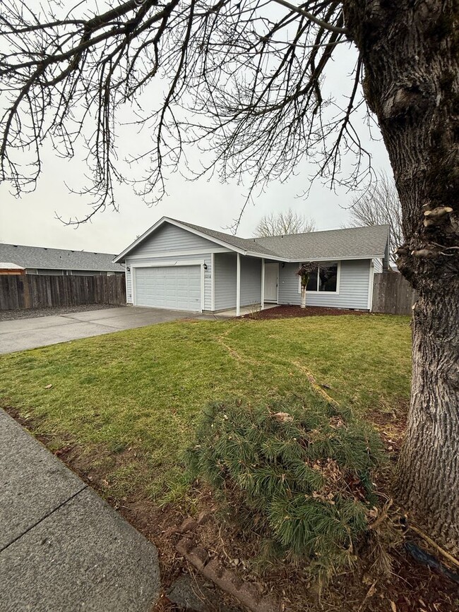 Photo - Updated, ITs a must see........ 3 bedroom, 2 bath - Village on the Ridge Phase 2 subdivision House