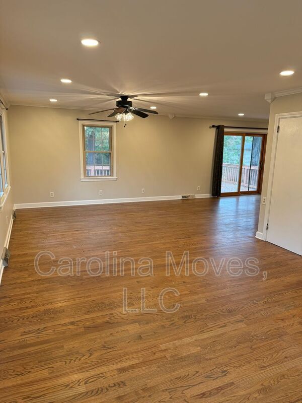 Foto del edificio - 708 W Lee Rd