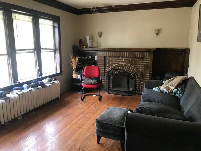 Building Photo - 1475 W 77th St