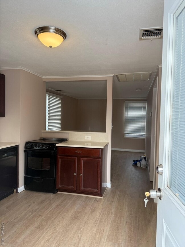 Building Photo - 462 Moriches Rd