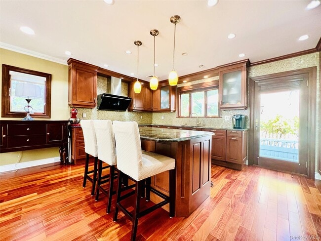 Foto del edificio - 65 Maple Dr