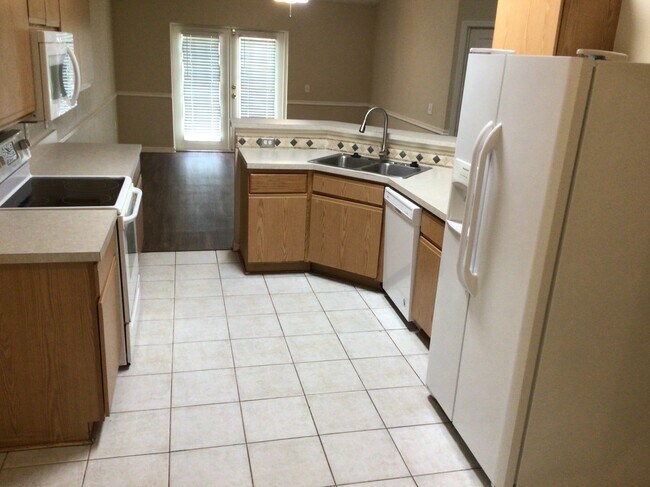 Building Photo - 3293 Carlotta Rd