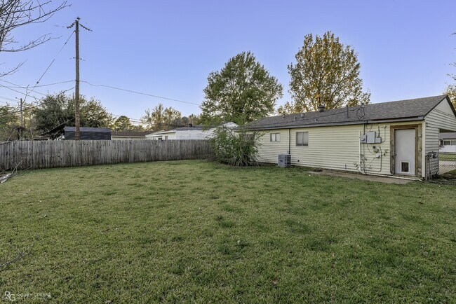 Foto del edificio - 3418 Bistineau Dr