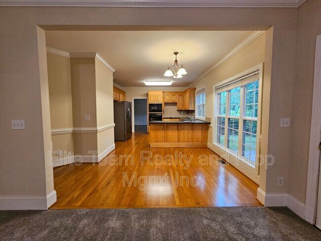 Foto del edificio - 7123 Edenderry Dr