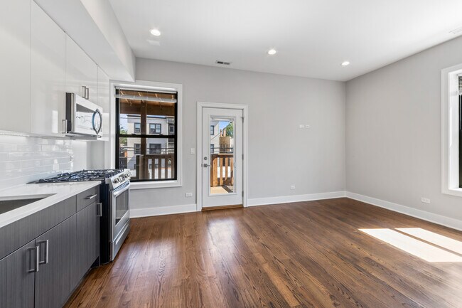Foto del edificio - 1472 W Summerdale Ave