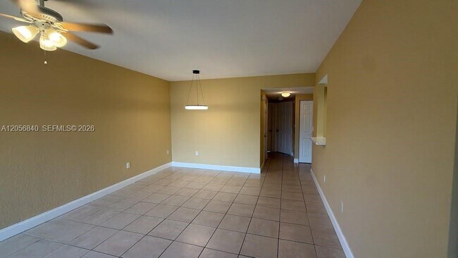 Foto del edificio - 1133 Golden Lakes Blvd