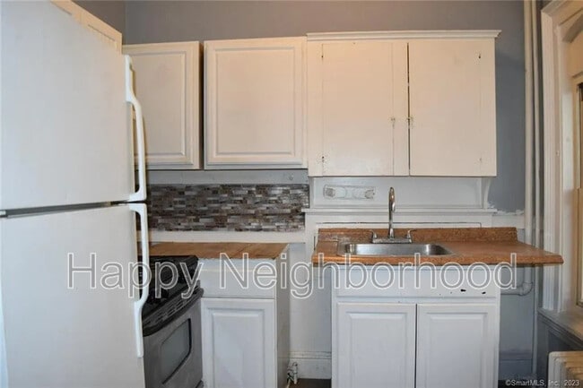 Building Photo - 216 E Main St