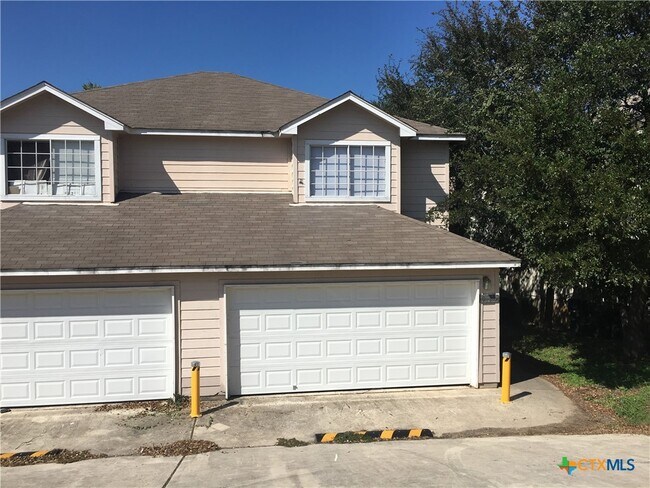 Building Photo - 910 Sagewood Trail