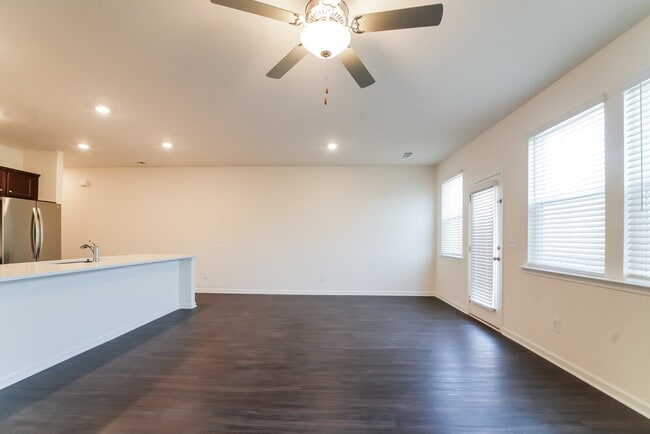 Foto del edificio - 410 Ruths Dr