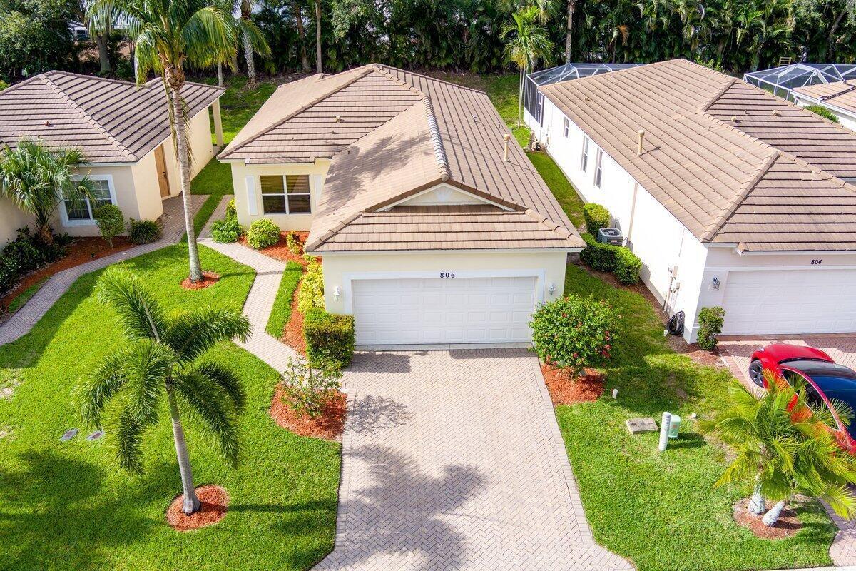 Foto principal - 806 SW Rocky Bayou Terrace