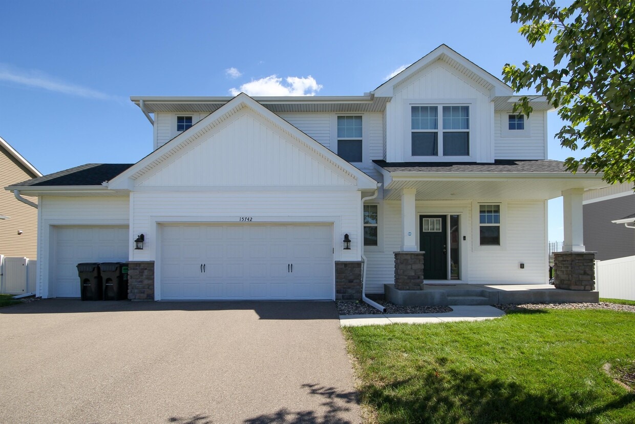 Primary Photo - 15742 Everglade Ave