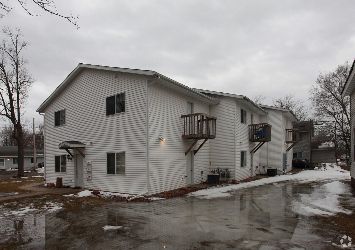 Building Photo - 1521 6th St E
