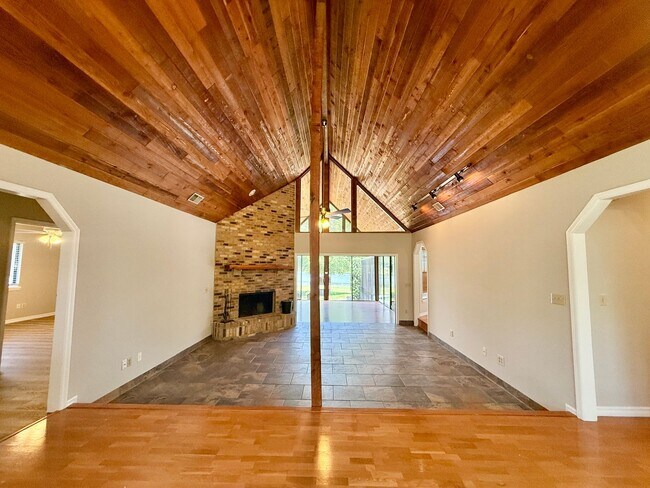 Foto del edificio - BEAUTIFUL 4/2 POOL HOME ON LAKE IN APOPKA ...