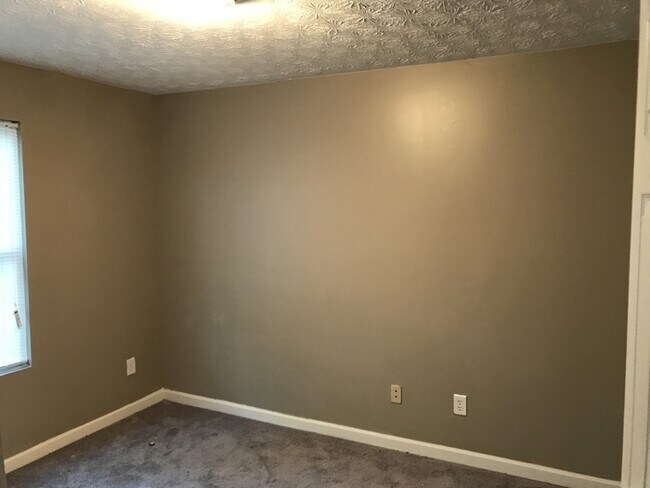 Building Photo - 13104 Fairington Ridge Cir
