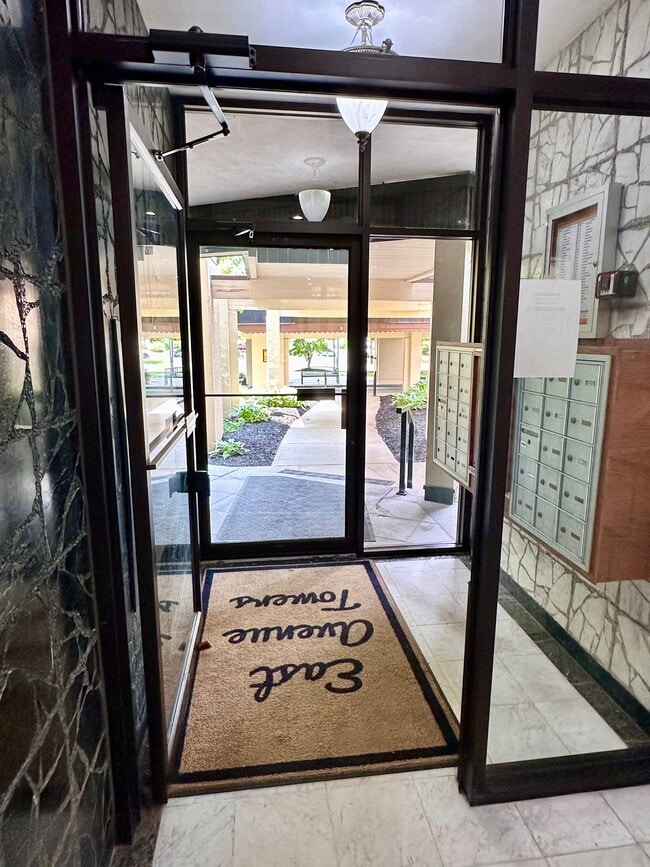 Building Photo - 2505 East Ave