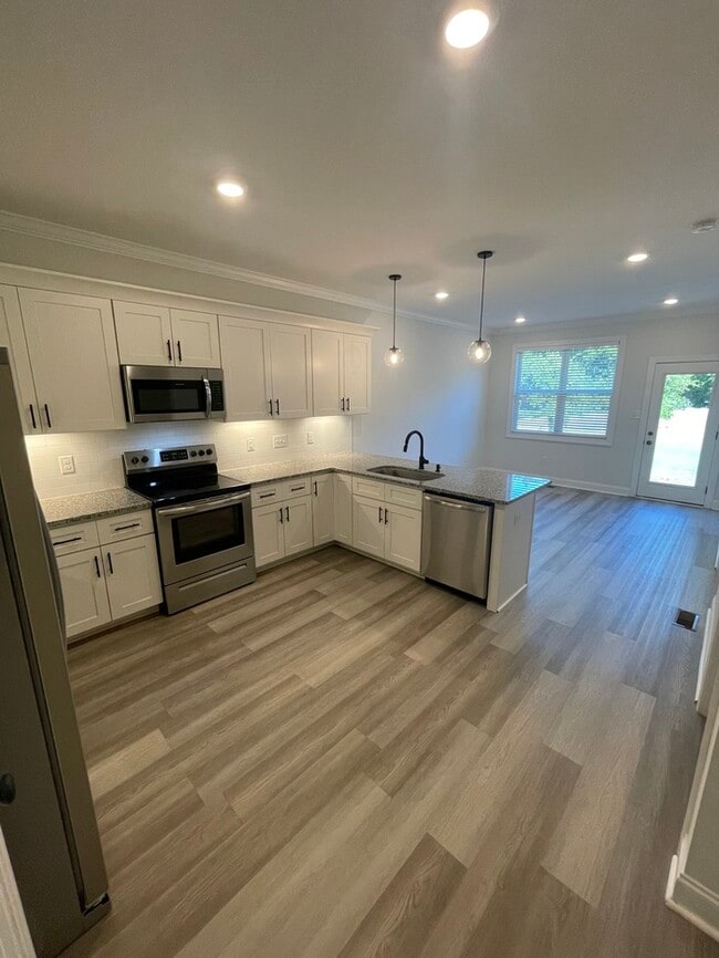 Building Photo - Townhome For Rent