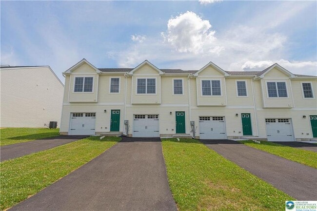 Building Photo - 744 Blue Heron Dr