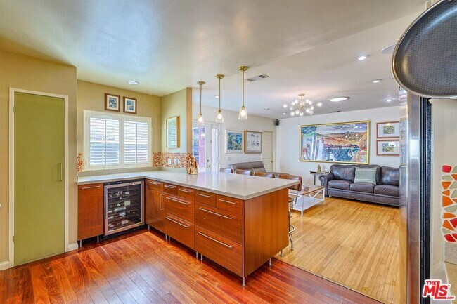 Foto del edificio - 4722 Ventura Canyon Ave