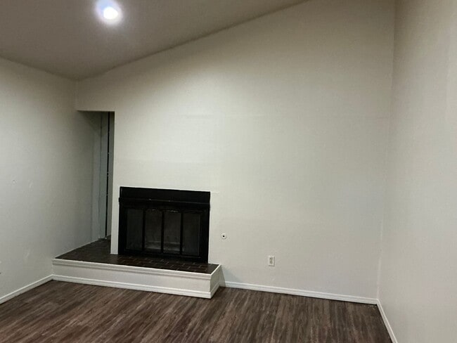 Photo - 2 bed, 1 bath with a 1 car garage duplex for rent in Moore near NW 27th and Shields.  New Paint a... House
