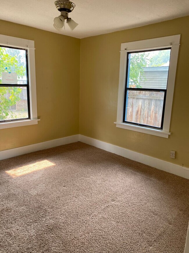 Building Photo - Peaceful 2 Bedroom 1 Bath House
