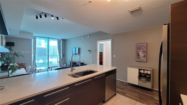 Building Photo - 1900 N Bayshore Dr