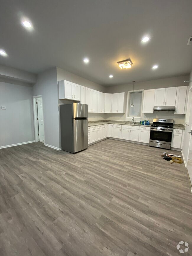 Building Photo - 2893 S Archer Ave