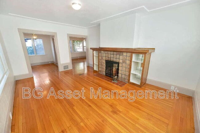 Foto del edificio - 3808 Lakeshore Ave