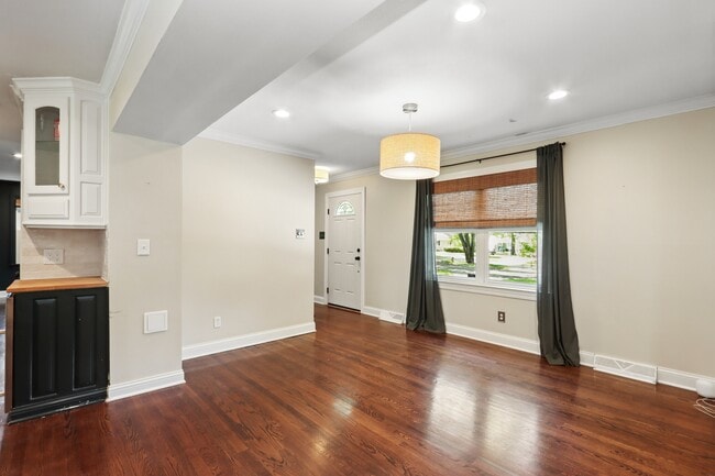 Foto del edificio - 8125 Lamar Ave