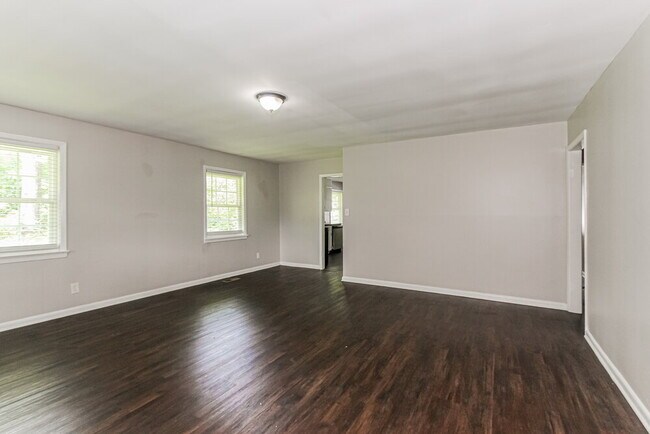 Building Photo - 1116 Hayes Rd