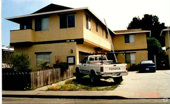 Foto del edificio - 470-472 Cypress Ave