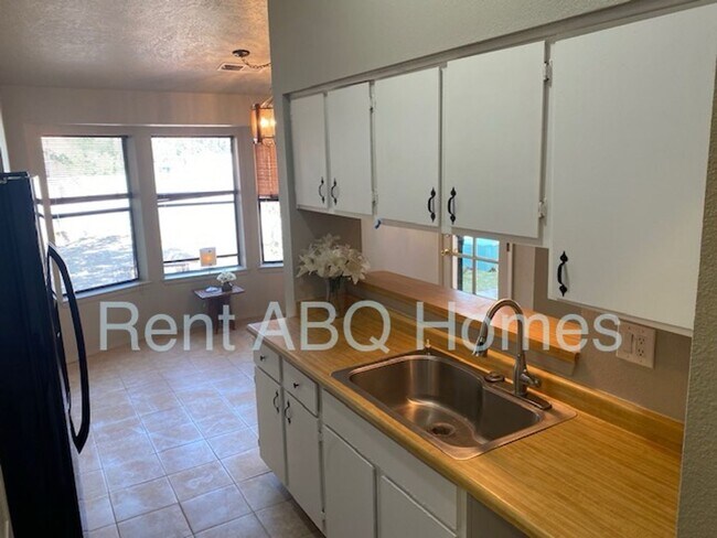Foto del edificio - Family Home for Rent in West Mesa School D...