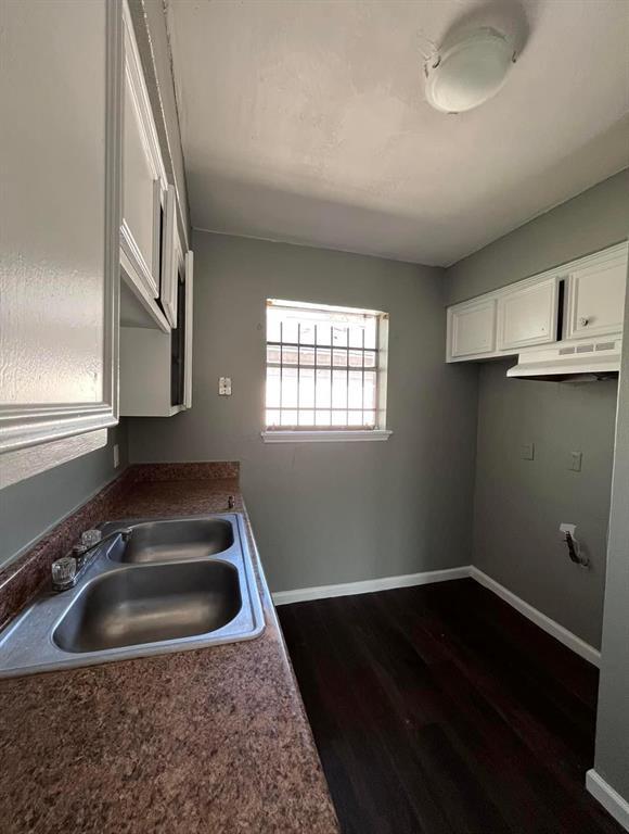 Foto del edificio - 8119 Bertwood St