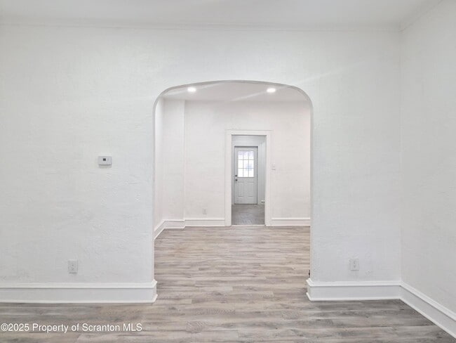 Foto del edificio - 1758 Wayne Ave